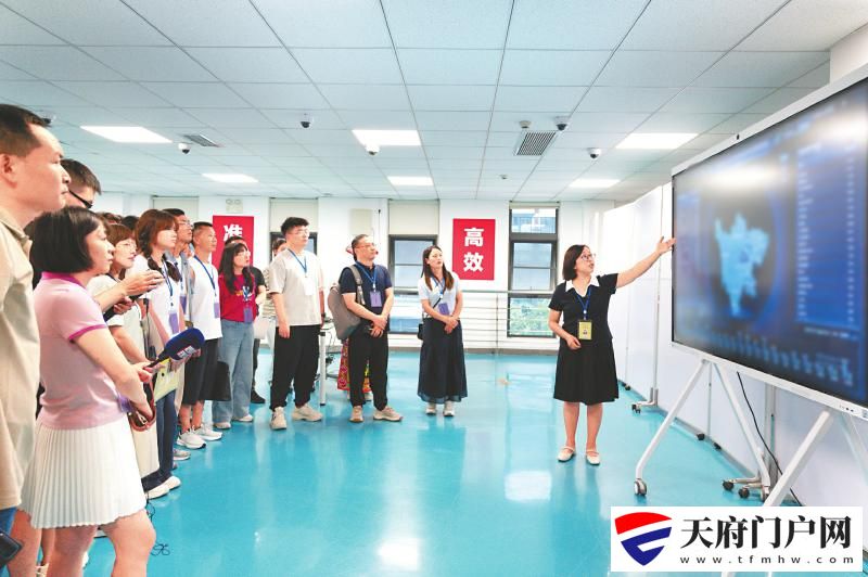 为国选才筑根基 以生为本暖人心
四川新高考“首考”书写满意答卷「相关图片」