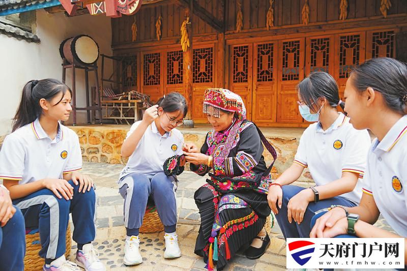 攀枝花非遗探索双向突围
向外“破圈”出海 向内“扎根”生长「相关图片」