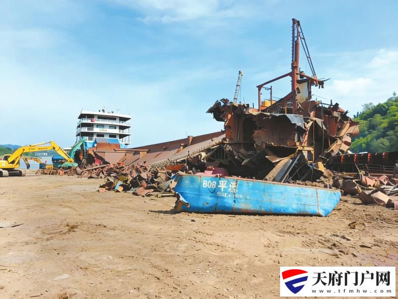 着力拆旧建新，“泸州造”助力长江航运“减污降碳”
长江水道上绿色船舶跑得欢「相关图片」