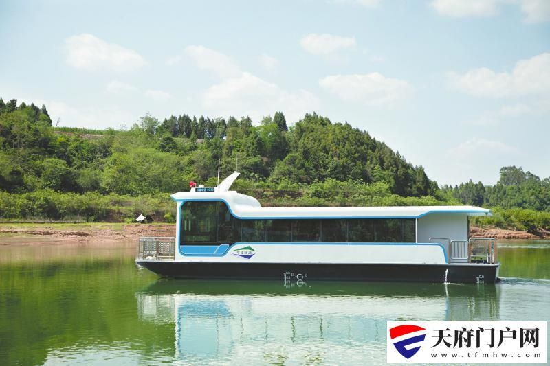 着力拆旧建新，“泸州造”助力长江航运“减污降碳”
长江水道上绿色船舶跑得欢「相关图片」