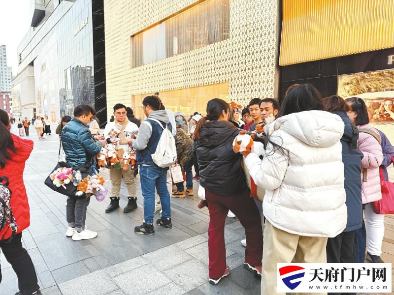 昔日游东南亚我们首选泰国 如今他们来川“沉浸式打卡”