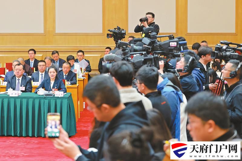 凝心聚力谋发展 昂扬奋进“十五五”
——四川代表团出席十四届全国人大四次会议掠影「相关图片」